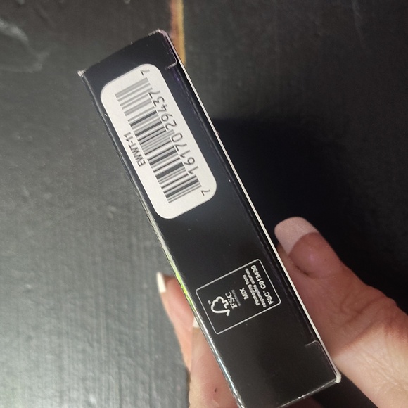 Bobbi Brown Sheer Finish Pressed Powder- SOFT PORCELAIN SHADE - Picture 6 of 11